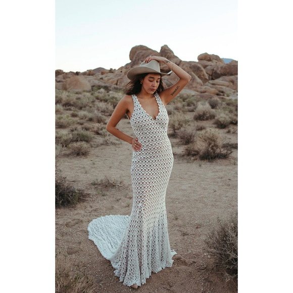 Daughters of Simone Nev Crochet Lace Wedding Dress Nude Lined Boho Gown Medium - Picture 2 of 6